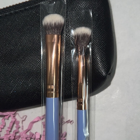 Luxie 5 pcs Makeup Brushes with Case - Picture 5 of 11